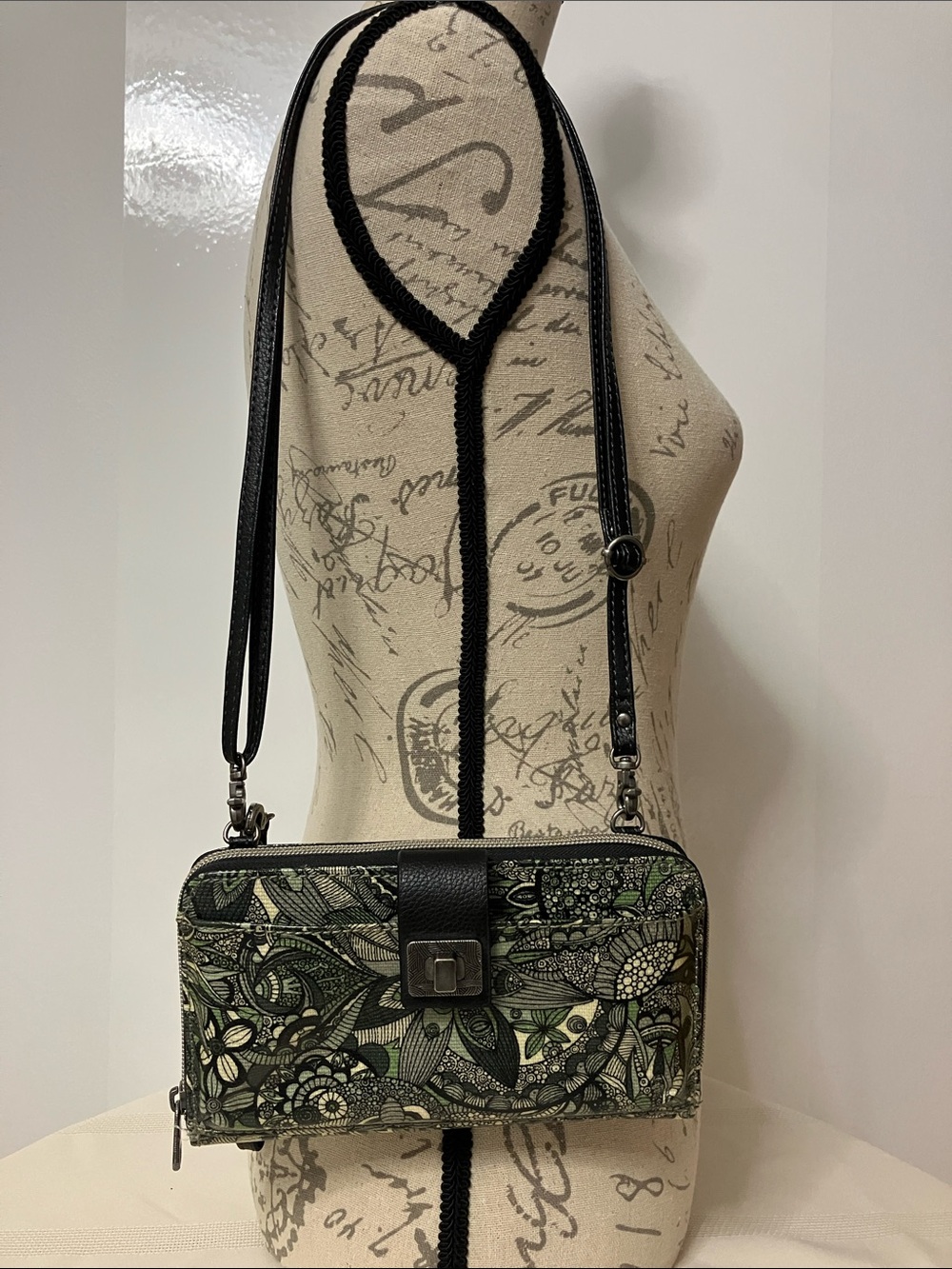 Sakroots 3 in 1 Crossbody Wristlet Phone Wallet Artist Circle Sage Spirit Desert - Picture 2 of 10
